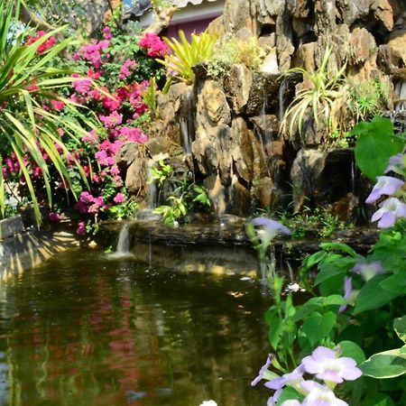 Rungnatee Place & Boutique Hotel Buriram Ngoại thất bức ảnh